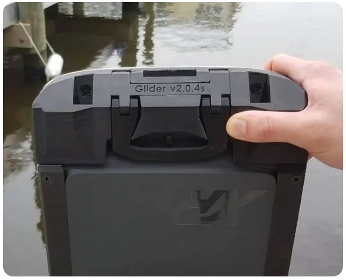 Glider fold-out handle